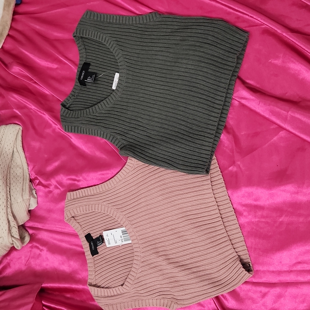 2 cropped knitted Vest